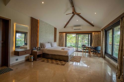 shoreland leisure stays