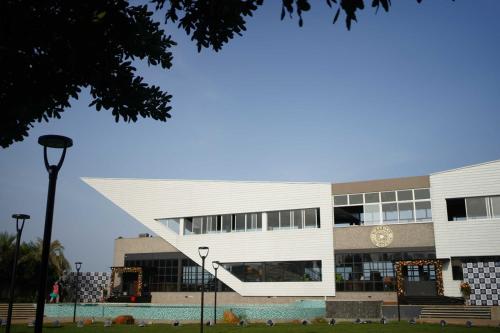 shoreland leisure stays