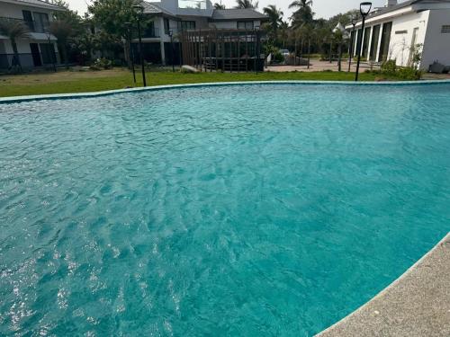 shoreland leisure stays