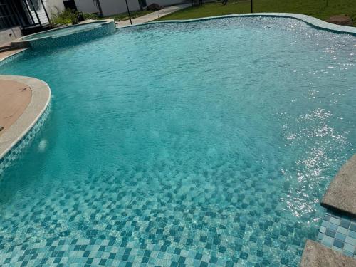 shoreland leisure stays