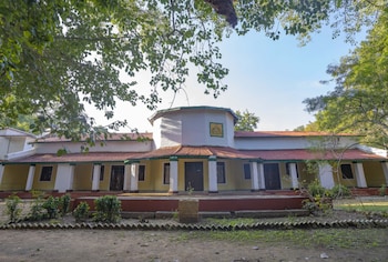 Maharaja Kothi Resort Bandhavgarh,,3 star