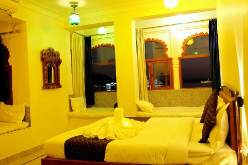 the lake haveli