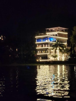 The Lake Haveli,,2 star