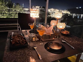 The Lake Haveli,,2 star