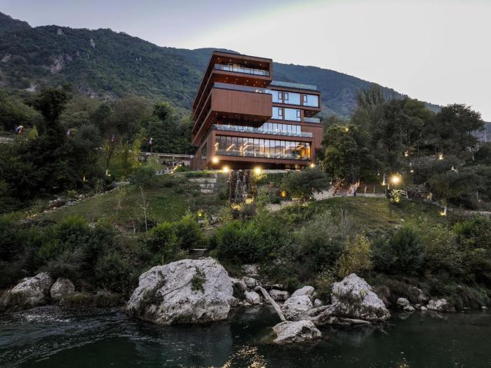 hotel uji ftohte tepelene