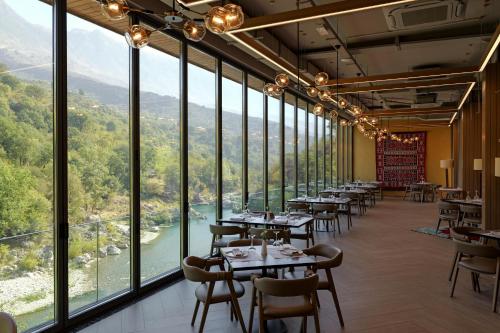 Hotel Uji Ftohte Tepelene,,4 star