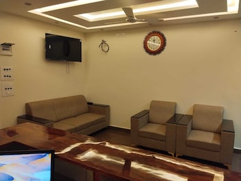 Prestige Palace,,3 star