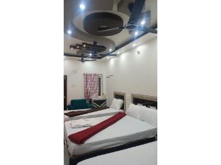 dhamstay hotel srikhetra palace near golden beach