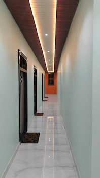 Radhe Palace,,2 star