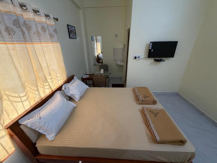 swarna deluxe lodge