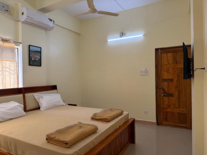 swarna deluxe lodge