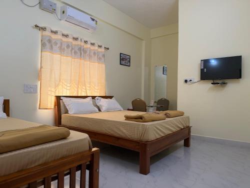 swarna deluxe lodge