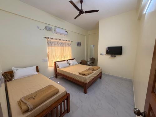 swarna deluxe lodge