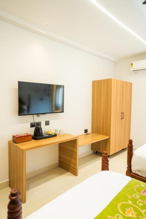 hotel indiana hitech city