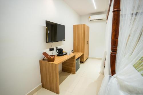 hotel indiana hitech city