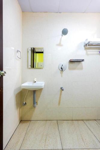 hotel mini escape perungalathur