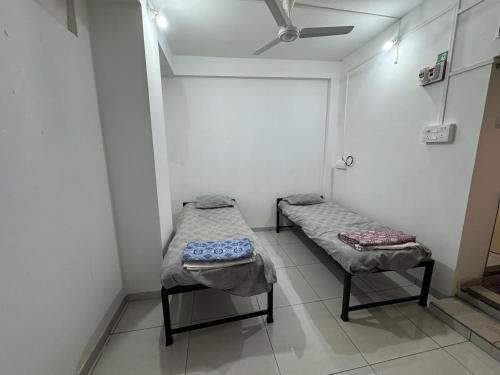 Mahayaatri Niwas,,2 star