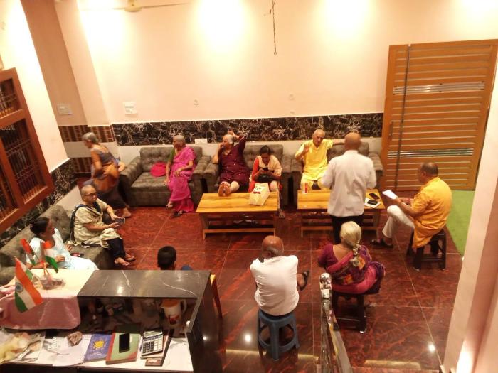 kaka paying guest house