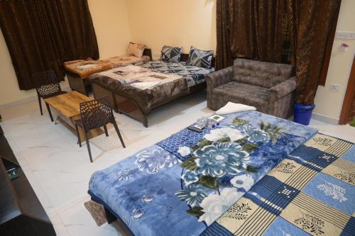 kaka paying guest house