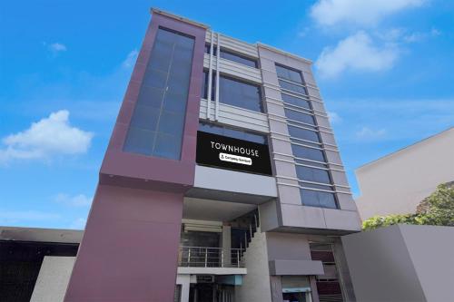 Super Townhouse Sitapur Railway Junction Formerly Aman Inn,,3 star