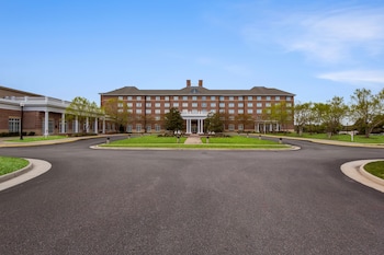 hilton garden inn suffolk riverfront