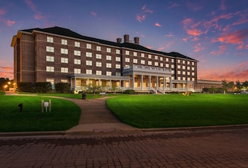 hilton garden inn suffolk riverfront