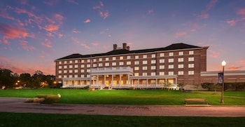 hilton garden inn suffolk riverfront