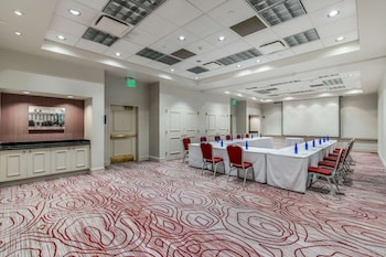 hilton garden inn suffolk riverfront