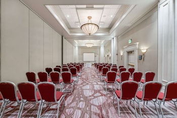 hilton garden inn suffolk riverfront