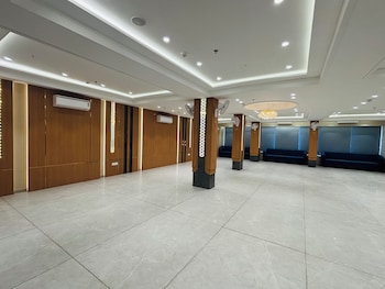 mg plaza hotel