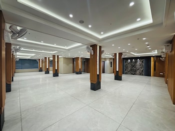 mg plaza hotel