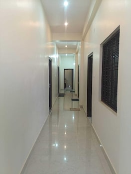 Hotel Pampa Sarovar,,2 star