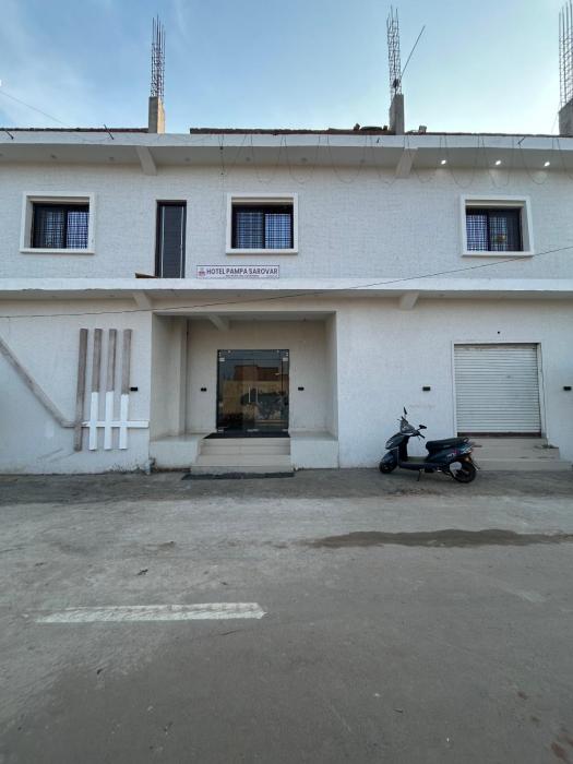 hotel pampa sarovar