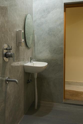 hotel pampa sarovar