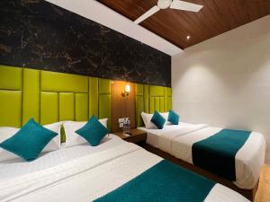 hotel imperial suite