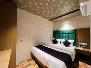 hotel imperial suite