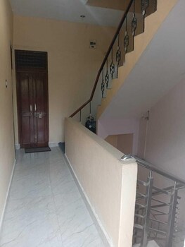 Shri Hari Sadan,,2 star