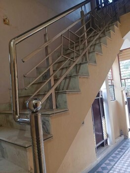 Shri Hari Sadan,,2 star