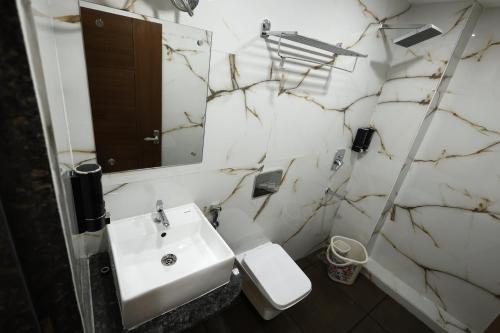 hotel raj residency