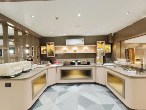 hotel maskan surat