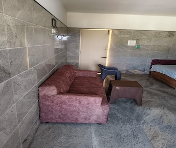 Prm Classic Lodge,,2 star