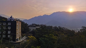 hotel celestial ganges