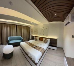 hotel vallabh sky