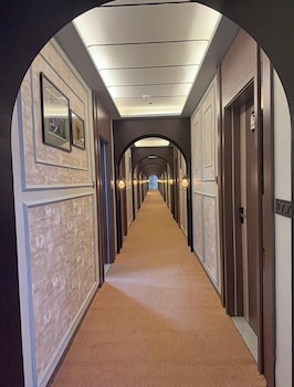 Hotel Vallabh Sky,,2 star