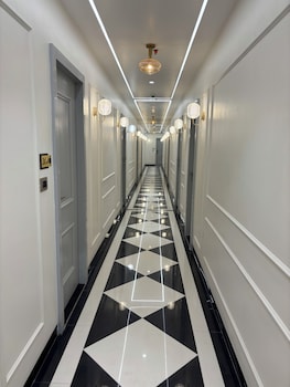 Hotel Raj Hari Palace,,4 star