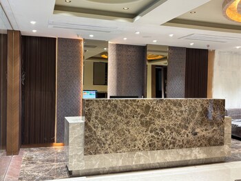 Hotel Raj Hari Palace,,4 star