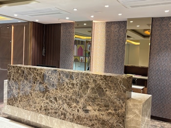 Hotel Raj Hari Palace,,4 star