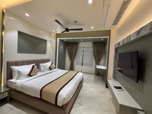 hotel raj hari palace