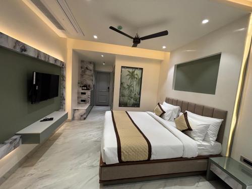 hotel raj hari palace