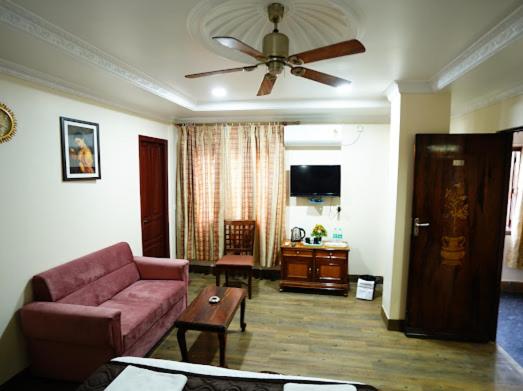 hotel rosewood retreat rv road